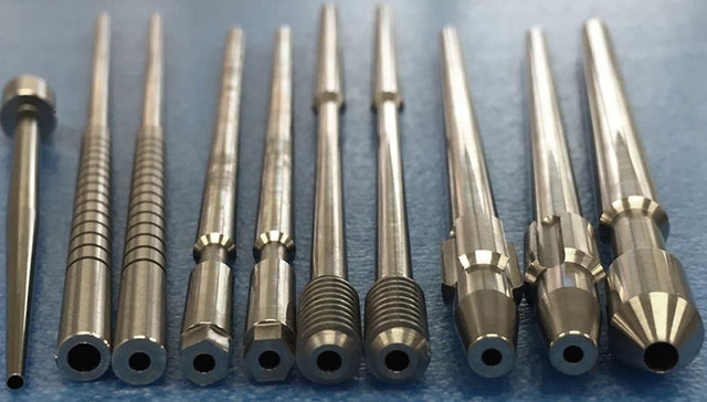 ガンドリル による 小径ガンドリルマシン / 深穴加工機 / 小径深穴加工機 による小径深穴加工