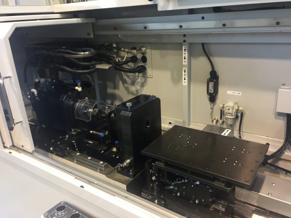 小径深穴加工機 のテーブル型 写真